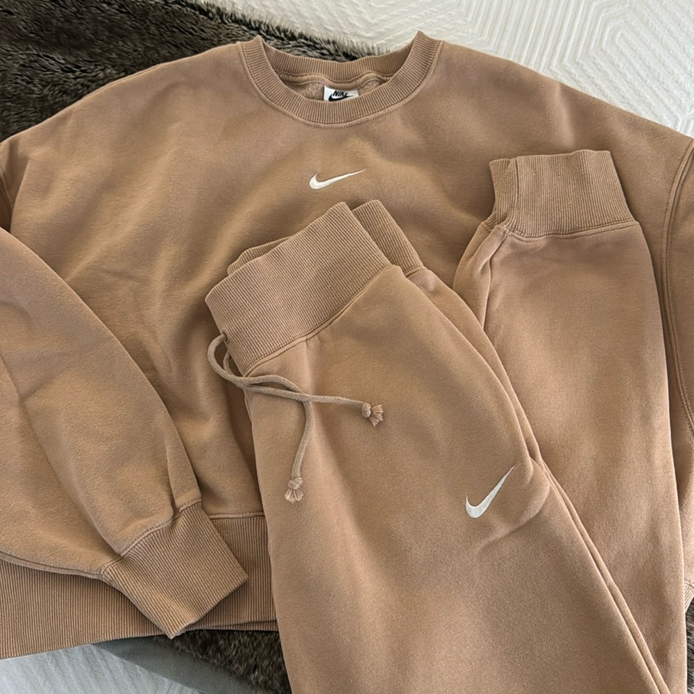 Nike Women’s Oversized Crewneck Sweat Set